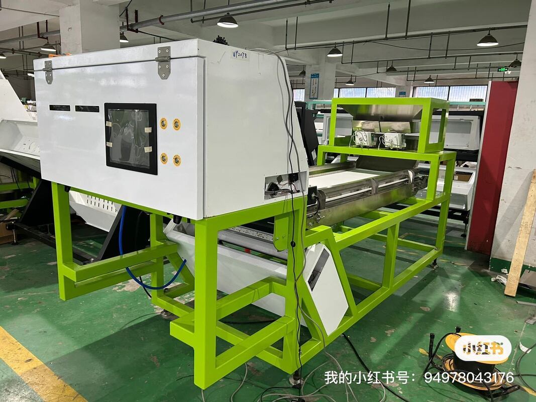 Trieur de couleur de minerai de manganèse industriel haute précision ≥99,99% avec source de lumière LED et éjecteur de métal pour le tri des galets