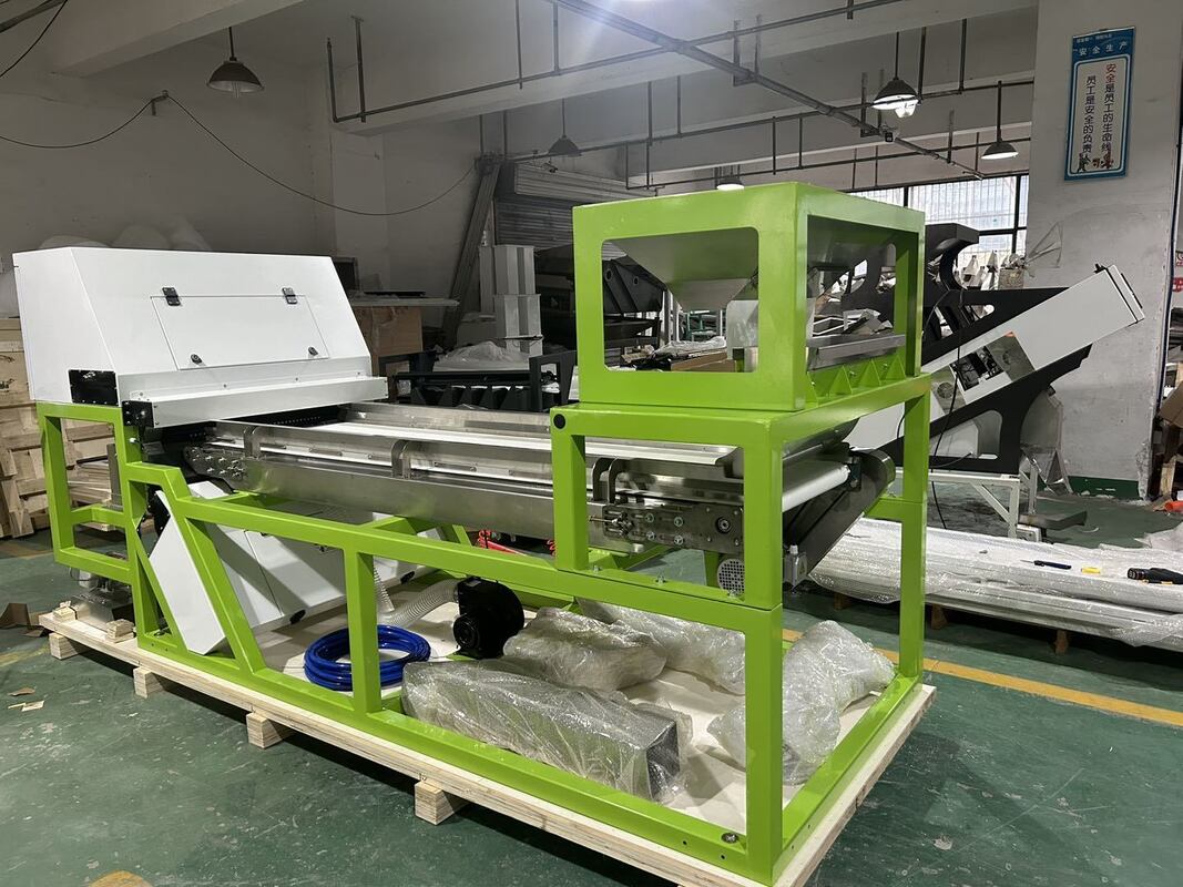 Trieur de couleur de minerai de manganèse industriel haute précision ≥99,99% avec source de lumière LED et éjecteur de métal pour le tri des galets