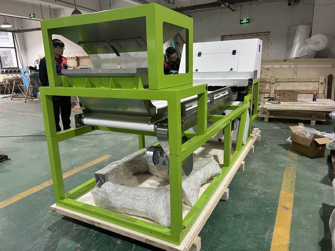 Trieur de couleur de minerai de manganèse industriel haute précision ≥99,99% avec source de lumière LED et éjecteur de métal pour le tri des galets