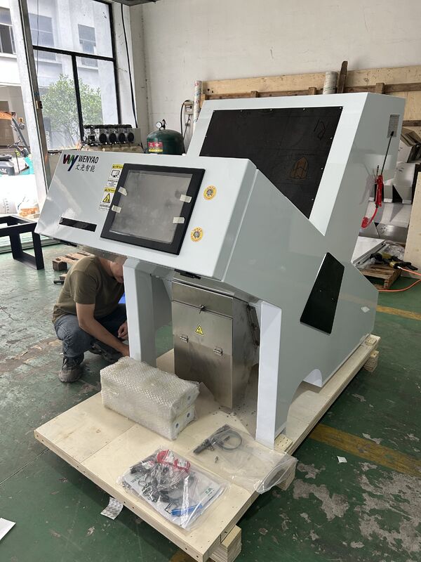 Machine de tri de cacahuètes à la noix de muscade pour l'élimination des particules d'aflatoxine avec technologie UV